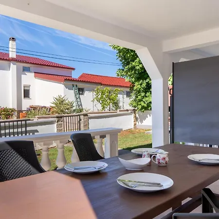 Perecinec Apartman *