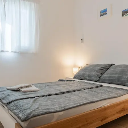 Apartman Perecinec Vir