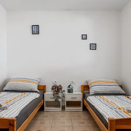 Perecinec Apartman Vir