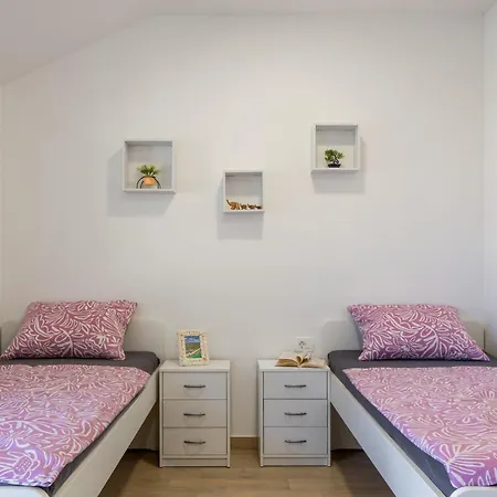 Perecinec Apartman Vir